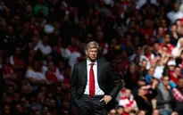 Arsenal chia tay cầu thủ đầu tiên, Chelsea kích hoạt thương vụ Sanchez