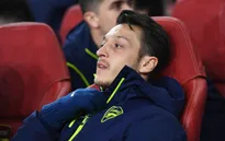 HLV Wenger úp mở chuyện tương lai Ozil, Aubameyang