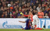 Sao Barca thừa nhận gặp may khi qua mắt trọng tài