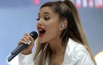 Sau sự kiện đánh bom bi thảm tại Manchester, Ariana Grande quyết định hoãn tour lưu diễn