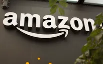 Amazon lần đầu đạt giá trị vốn hóa 900 tỷ USD