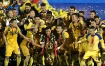 VIDEO: SLNA nhận cúp vô địch Cúp Quốc gia 2017