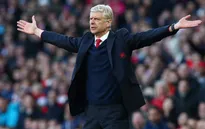 HLV Wenger sắp phá kỷ lục cầm quân của Sir Alex