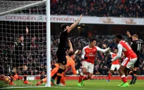Vòng 25 giải Ngoại hạng Anh: Arsenal 2-0 Hull City: Trận đấu của 2 cánh tay