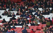 Lượng fan tới Emirates thấp kỷ lục ngày Arsenal đại thắng
