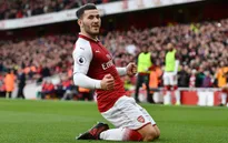 VIDEO Arsenal 2-1 Swansea: Tân binh siêu hời cứu rỗi Pháo thủ