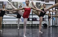 Ước mơ thành nghệ sĩ múa ballet của những trẻ em nghèo