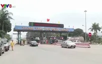 Người dân tập trung ký đơn phản đối việc thu phí BOT tại cầu Bến Thủy