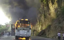 Xe bus ở Ấn Độ bốc cháy, 20 người thương vong