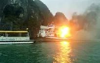 Cháy tàu du lịch trên vịnh Hạ Long, Quảng Ninh