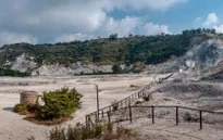 Siêu núi lửa Campi Flegrei ở Italy sắp phun trào