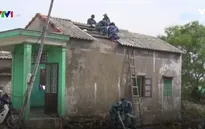Cảnh sát Biển giúp dân khắc phục hậu quả bão số 10
