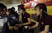 Du khách thập phương tới thưởng thức cà phê miễn phí tại Lễ hội Cà phê Buôn Ma Thuột