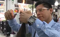 Độc đáo cắt tóc bằng lửa ở Peru