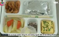 Ấm lòng bữa cơm miễn phí cho bệnh nhân ngày Tết