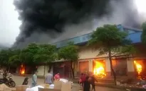 21 quầy hàng bị thiêu trụi trong vụ cháy lớn tại chợ Hữu Nghị, Lạng Sơn