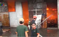 Cháy lớn công ty gỗ ở Bình Dương, thiệt hại hàng trăm triệu đồng