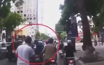 Clip: Dàn cảnh va quệt xe, trộm cắp tài sản khi đi đường