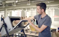 Cỗ máy biến rác thải nhựa thành vật dụng có ích