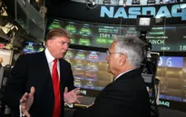 Cổ phiếu ngành dược lao dốc sau cuộc họp báo của ông Donald Trump