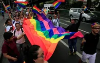 Hàng nghìn người diễu hành ủng hộ cộng đồng LGBT tại Mỹ