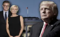 Tổng thống Mỹ Donald Trump lún sâu vào cuộc chiến với truyền thông