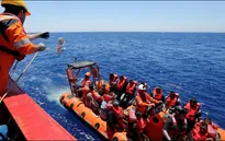 Cứu sống hơn 200 người di cư ở ngoài khơi Libya