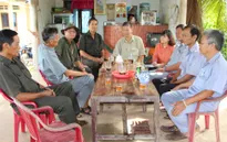 Hội Cựu Thanh niên xung phong tặng quà Tết cho các hộ nghèo