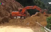 Sạt lở tại Quốc lộ 279, gây tê liệt giao thông nhiều giờ