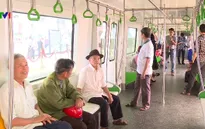 Gần 4.000 người tham quan tàu đường sắt Cát Linh - Hà Đông
