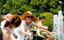 Phản ứng thú vị của các tay vợt và người hâm mộ trước cái nóng của Australia