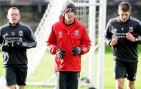 Không sa thải Wenger nhưng Arsenal lại thuê thêm HLV này