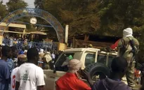 Mali: Đánh bom xe vào doanh trại quân đội, hàng trăm người thương vong