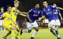 Điểm nhấn vòng 21 giải VĐQG V.League 2017: CLB Quảng Nam giành ngôi đầu, HAGL thay HLV