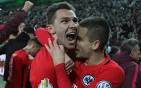 Bán kết cúp quốc gia Đức: Frankfurt thắng kịch tính M’glagbach