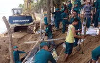 Bạc Liêu hỗ trợ khẩn cấp người dân gia cố kè biển bị sạt lở