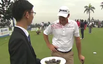 Các tay golf thử thách với các món ăn