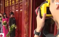 Niềm vui ngày cuối tuần trên phố đi bộ Hà Nội
