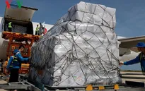 Tiếp nhận hàng của ASEAN viện trợ các tỉnh bị ảnh hưởng bão số 12