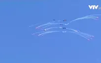 Biểu diễn nhào lộn trên không ngoạn mục tại Triển lãm Hàng không Trịnh Châu
