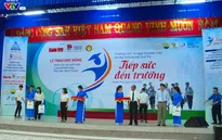 Trao học bổng "Tiếp sức đến trường" cho sinh viên nghèo khu vực Nam Trung Bộ