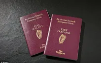 Số người Anh xin hộ chiếu Ireland tăng kỷ lục hậu Brexit