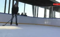 Thú vị chơi Hockey trên băng tại Tháp Eiffel