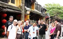 Quét mã QR nhận biết hướng dẫn viên du lịch thật hay giả