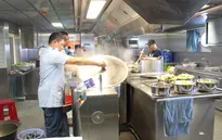 Những người phục vụ trên chuyến tàu ra Trường Sa