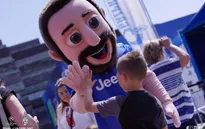 Chùm ảnh: Người hâm mộ háo hức tham dự buổi lễ trưng bày của Juventus tại Cardiff