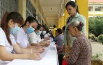 Khám và phẫu thuật mắt miễn phí cho người già có hoàn cảnh khó khăn