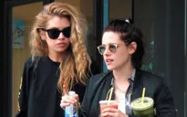 Kristen Stewart hẹn hò với chân dài của Victoria’s Secret