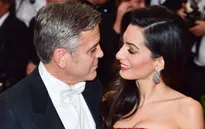 Vợ George Clooney mang thai đôi