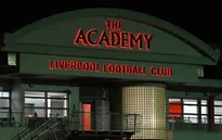 Vi phạm luật chuyển nhượng cầu thủ trẻ, Liverpool lĩnh án phạt nặng